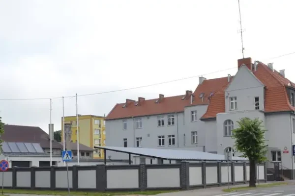 Uwaga na oszustów przy zakupie wyprawki szkolnej – policja radzi, jak bezpiecznie robić zakupy online
