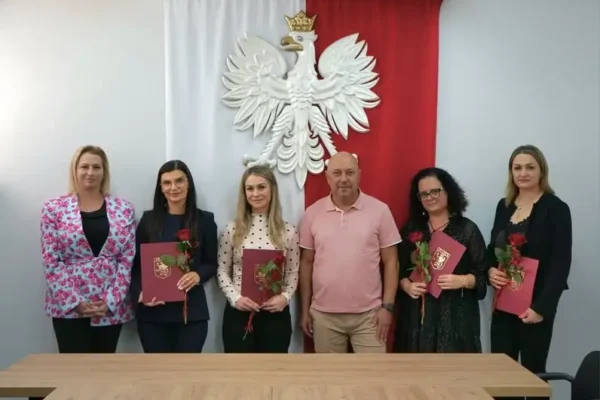 Nauczyciele z Płotów odebrali akty nadania stopnia nauczyciela mianowanego