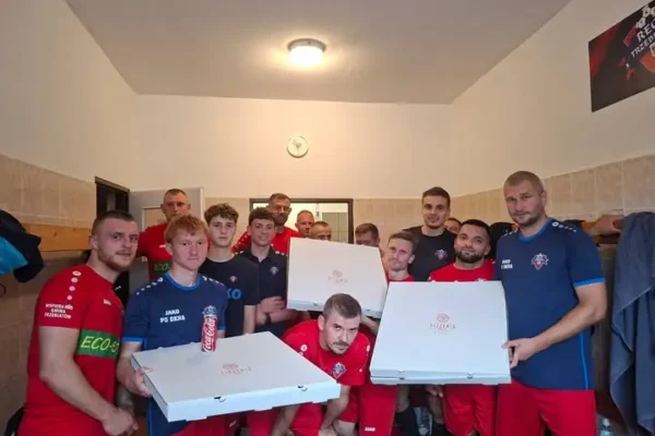 Remis 2:2 z Iskrą Golczewo. Bramki Ćwiertni i Czapki