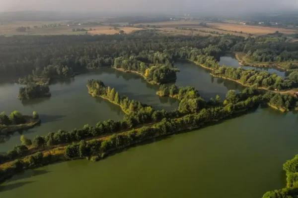 Jezioro Drawsko – drugie najgłębsze jezioro w Polsce i jego niezwykła historia