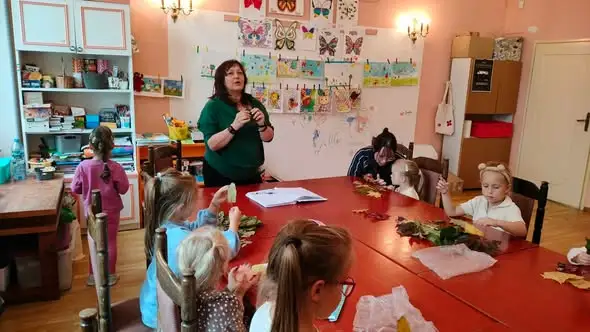 Jesienne liście zamieniły się w małe dzieła sztuki w Akademii Malucha i Klubie Starszaka