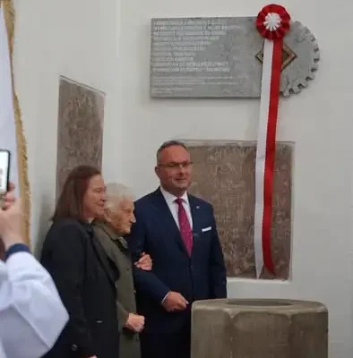 Tablica pamięci w Gryficach. Odznaczenia dla przedstawicieli Gminy Płoty