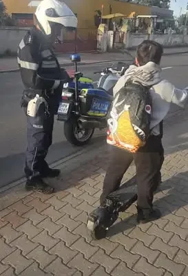 Policja z Gryfic skontrolowała użytkowników hulajnóg. 7 wykroczeń w jeden dzień