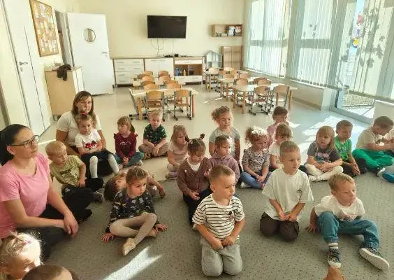 Ogólnopolski Dzień Głośnego Czytania w Trzebiatowie – biblioteka odwiedziła przedszkolaki